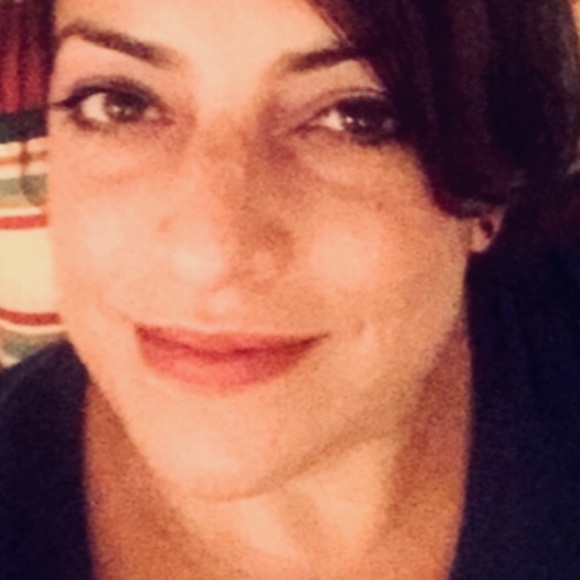 Meet your Posher, Cristina - Picture 2 of 2